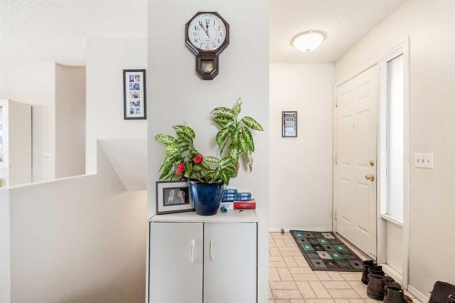 6496 54 Street Ne, Calgary, AB - Indoor Photo Showing Other Room