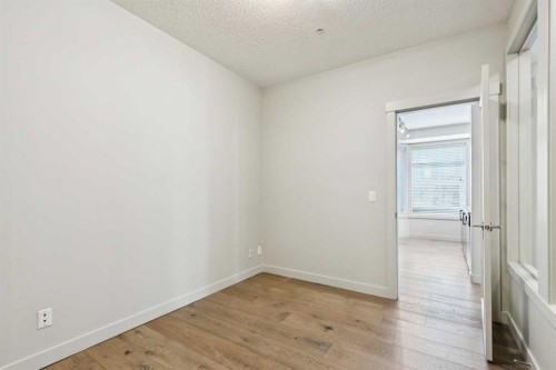 202-880 Centre Avenue Ne, Calgary, AB - Indoor Photo Showing Other Room