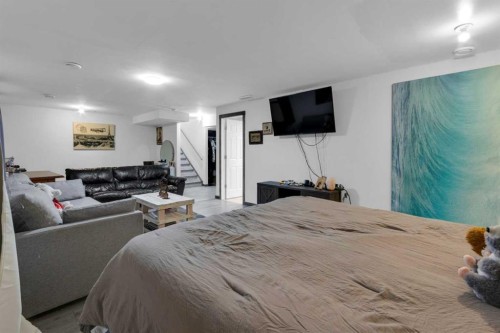 367 Fireside Place, Cochrane, AB - Indoor Photo Showing Bedroom