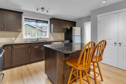 367 Fireside Place, Cochrane, AB - Indoor Photo Showing Kitchen