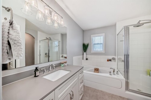 936 Copperfield Boulevard Se, Calgary, AB - Indoor Photo Showing Bathroom