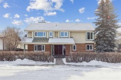 6 Glenbrook Crescent  Cochrane, AB T4C 1E7