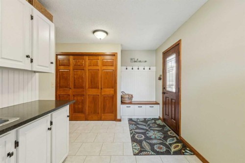 6 Glenbrook Crescent, Cochrane, AB - Indoor Photo Showing Kitchen