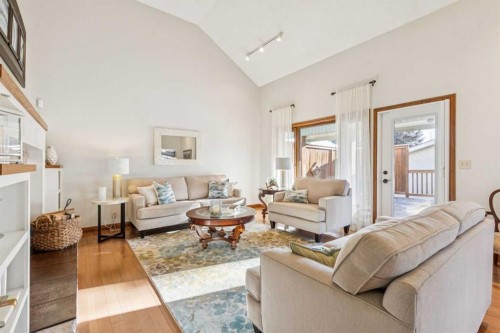 6 Glenbrook Crescent, Cochrane, AB - Indoor Photo Showing Living Room
