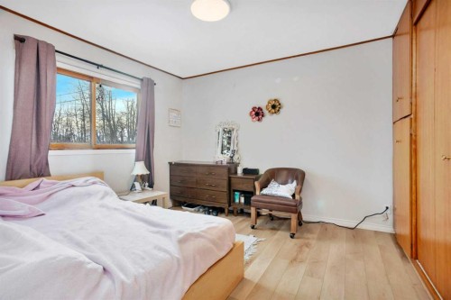 105 2 Avenue Ne, Sundre, AB - Indoor Photo Showing Bedroom