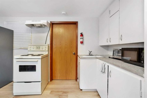 105 2 Avenue Ne, Sundre, AB - Indoor Photo Showing Kitchen