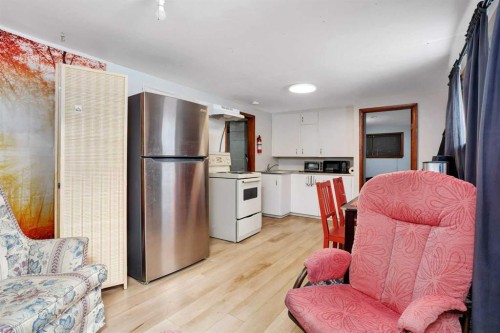 105 2 Avenue Ne, Sundre, AB - Indoor Photo Showing Kitchen
