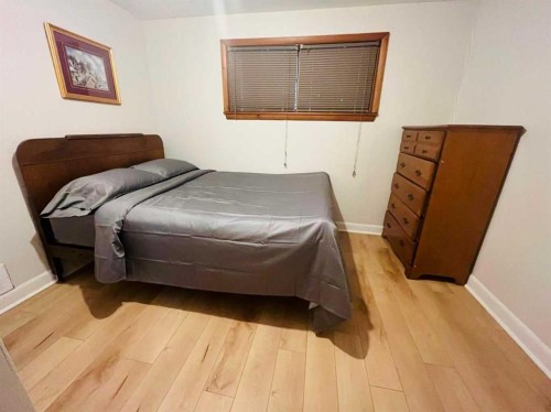 105 2 Avenue Ne, Sundre, AB - Indoor Photo Showing Bedroom
