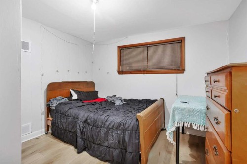 105 2 Avenue Ne, Sundre, AB - Indoor Photo Showing Bedroom