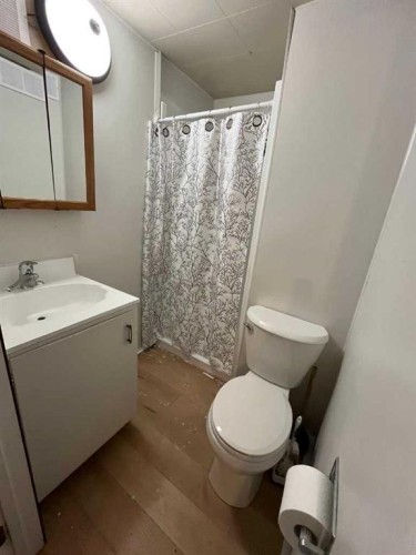 105 2 Avenue Ne, Sundre, AB - Indoor Photo Showing Bathroom
