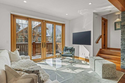 4-511 6Th Avenue, Canmore, AB - Indoor Photo Showing Living Room