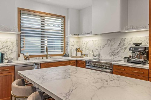 4-511 6Th Avenue, Canmore, AB - Indoor Photo Showing Kitchen