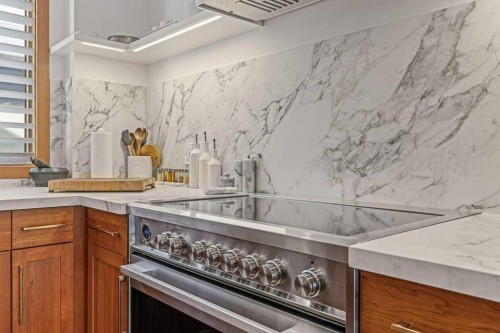 4-511 6Th Avenue, Canmore, AB - Indoor Photo Showing Kitchen