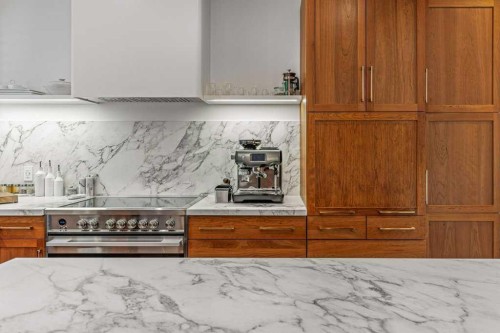 4-511 6Th Avenue, Canmore, AB - Indoor Photo Showing Kitchen