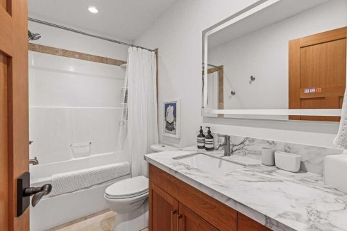 4-511 6Th Avenue, Canmore, AB - Indoor Photo Showing Bathroom