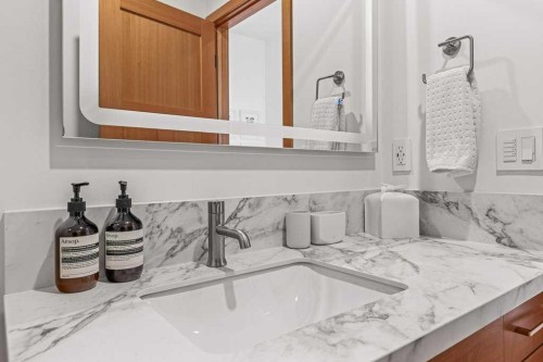 4-511 6Th Avenue, Canmore, AB - Indoor Photo Showing Bathroom