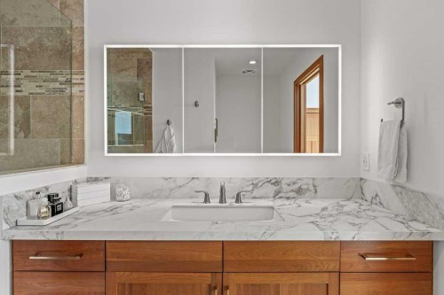 4-511 6Th Avenue, Canmore, AB - Indoor Photo Showing Bathroom