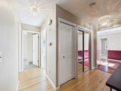 503 Dalcastle Mews Nw, Calgary, AB - Indoor Photo Showing Other Room