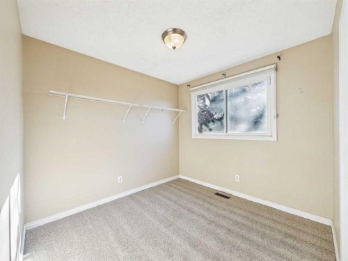 503 Dalcastle Mews Nw, Calgary, AB - Indoor Photo Showing Other Room