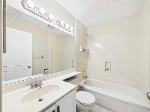 503 Dalcastle Mews Nw, Calgary, AB - Indoor Photo Showing Bathroom
