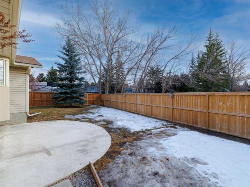 503 Dalcastle Mews Nw, Calgary, AB - Outdoor