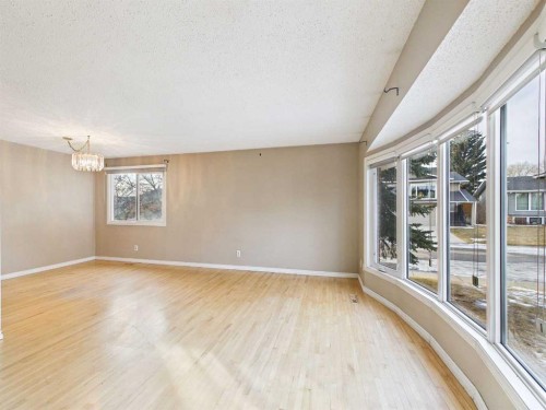 503 Dalcastle Mews Nw, Calgary, AB - Indoor Photo Showing Other Room