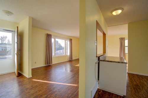 524 51 Avenue West, Claresholm, AB - Indoor Photo Showing Other Room