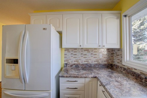 524 51 Avenue West, Claresholm, AB - Indoor Photo Showing Kitchen