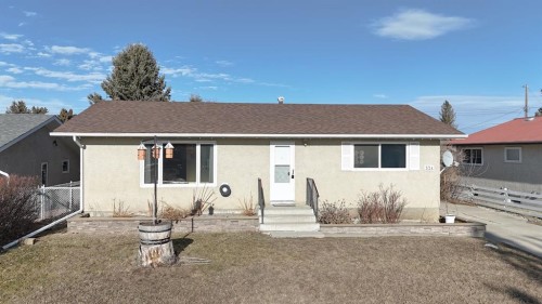 524 51 Avenue West, Claresholm, AB - Outdoor
