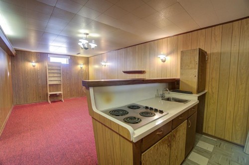 524 51 Avenue West, Claresholm, AB - Indoor Photo Showing Kitchen