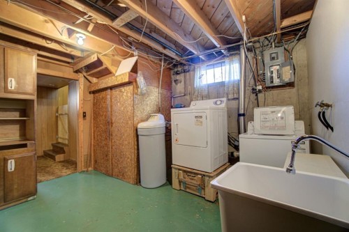524 51 Avenue West, Claresholm, AB - Indoor Photo Showing Laundry Room