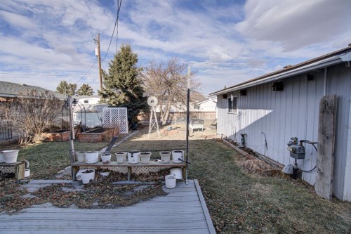 524 51 Avenue West, Claresholm, AB - Outdoor