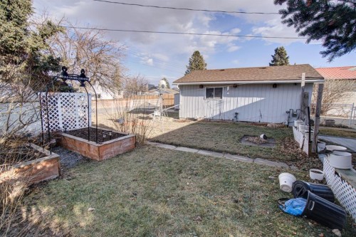 524 51 Avenue West, Claresholm, AB - Outdoor