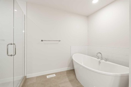 27 Setonvista Grove Se, Calgary, AB - Indoor Photo Showing Bathroom