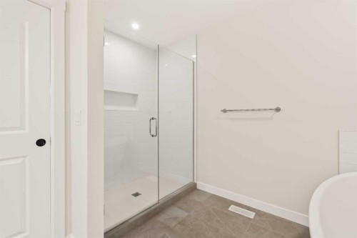27 Setonvista Grove Se, Calgary, AB - Indoor Photo Showing Bathroom