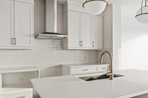 27 Setonvista Grove Se, Calgary, AB - Indoor Photo Showing Kitchen