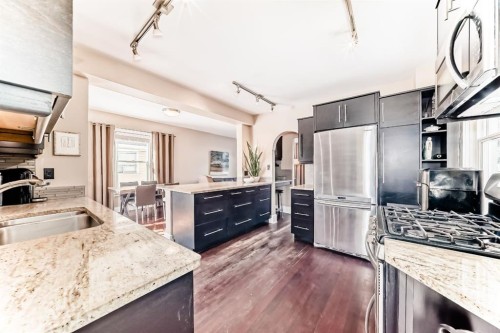 2125 36 Avenue Sw, Calgary, AB - Indoor Photo Showing Kitchen With Upgraded Kitchen