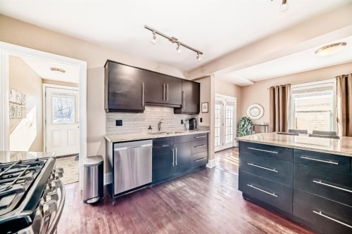 2125 36 Avenue Sw, Calgary, AB - Indoor Photo Showing Kitchen With Upgraded Kitchen
