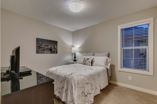 101 Cranarch Common Se, Calgary, AB - Indoor Photo Showing Bedroom