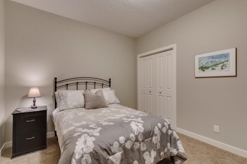 101 Cranarch Common Se, Calgary, AB - Indoor Photo Showing Bedroom