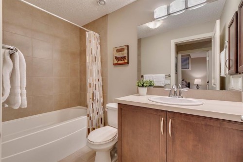 101 Cranarch Common Se, Calgary, AB - Indoor Photo Showing Bathroom