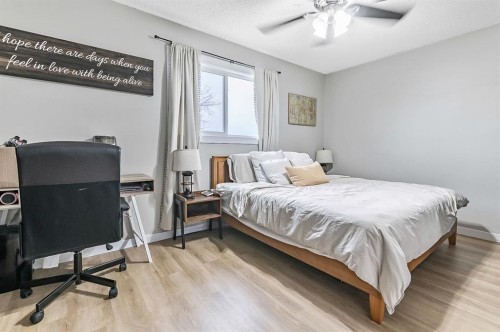 29 Green Meadow Crescent, Strathmore, AB - Indoor Photo Showing Bedroom