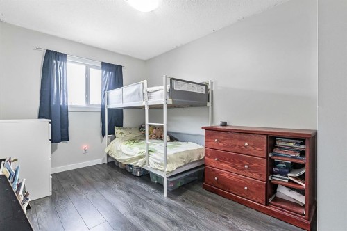 29 Green Meadow Crescent, Strathmore, AB - Indoor Photo Showing Bedroom
