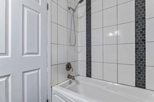 29 Green Meadow Crescent, Strathmore, AB - Indoor Photo Showing Bathroom