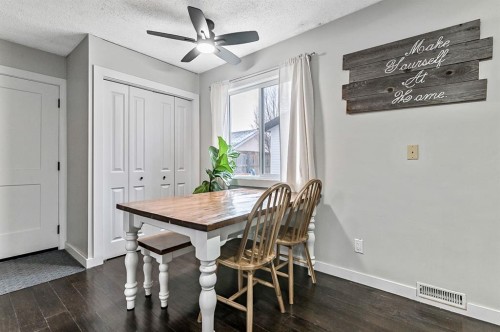 29 Green Meadow Crescent, Strathmore, AB - Indoor Photo Showing Dining Room