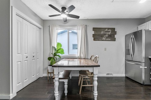 29 Green Meadow Crescent, Strathmore, AB - Indoor Photo Showing Dining Room