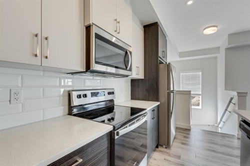 91 Spring Creek Common Sw, Calgary, AB - Indoor Photo Showing Kitchen