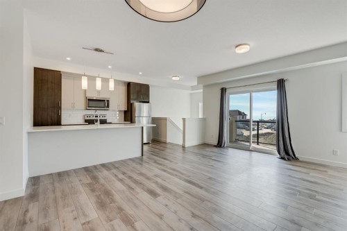 91 Spring Creek Common Sw, Calgary, AB - Indoor Photo Showing Kitchen