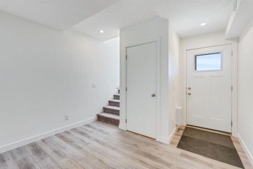 91 Spring Creek Common Sw, Calgary, AB - Indoor Photo Showing Other Room