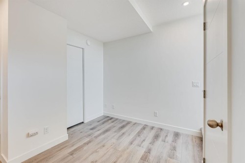 91 Spring Creek Common Sw, Calgary, AB - Indoor Photo Showing Other Room